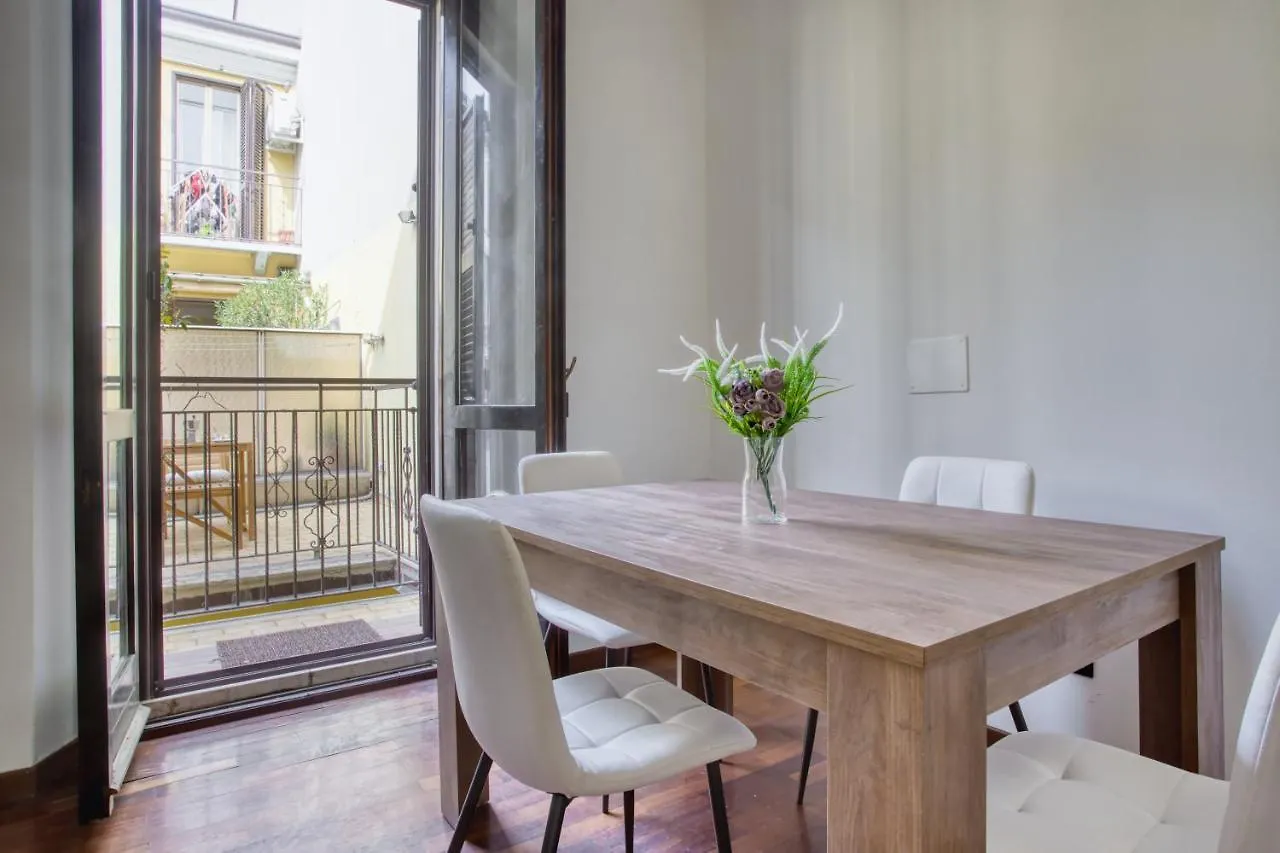 ミラノJoivy Tasteful Flat With Balconyアパートメント イタリア